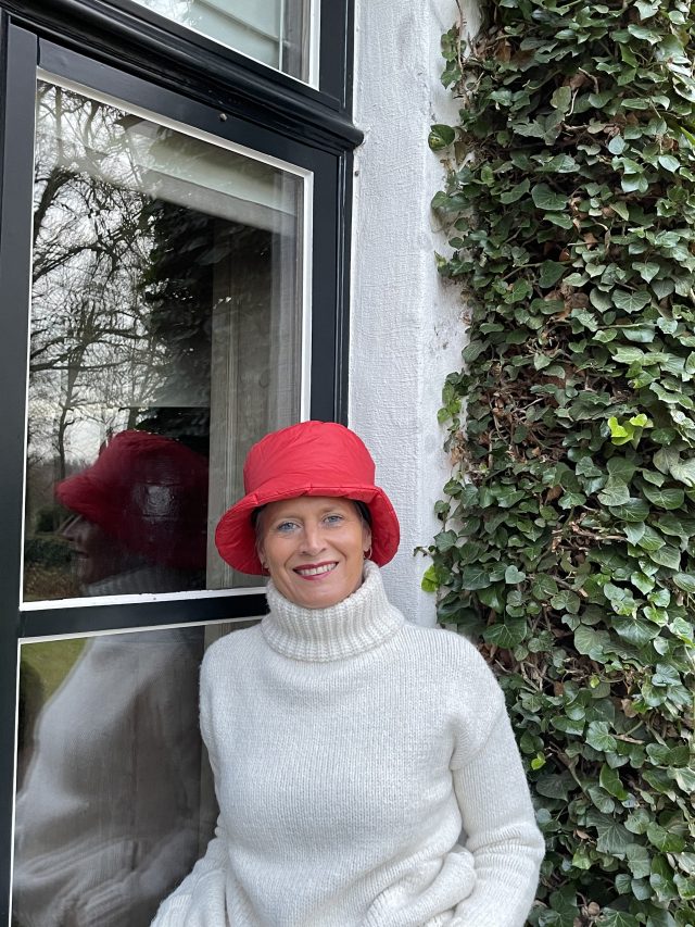 bucket hat red